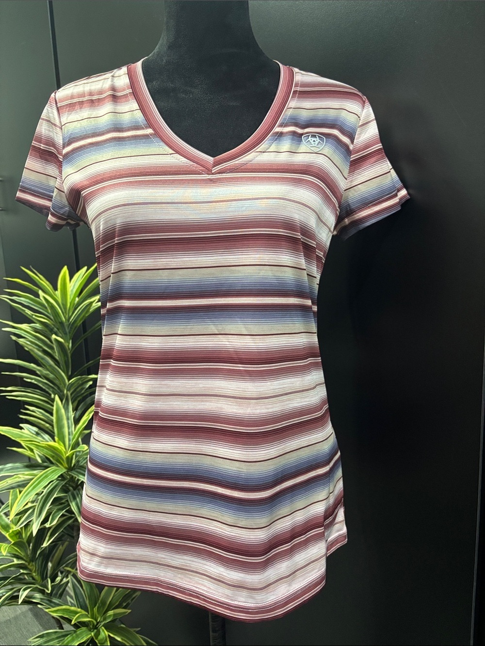 Ariat TEK Laguna performance,moisture movement,sun protection,V-neck